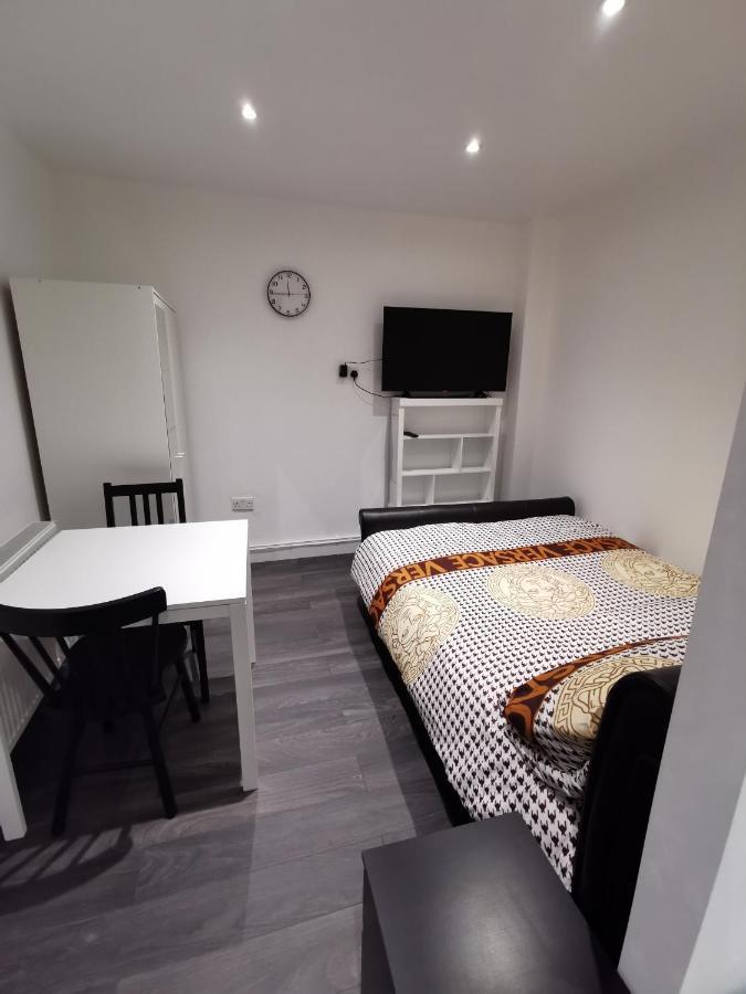 Studio Self Contained Double Bedroom Λονδίνο Εξωτερικό φωτογραφία