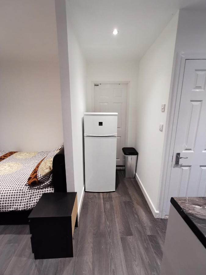 Studio Self Contained Double Bedroom Λονδίνο Εξωτερικό φωτογραφία